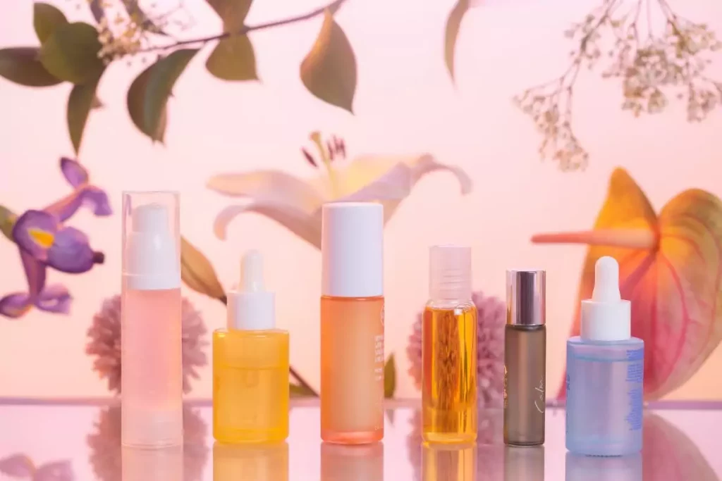 Glow en Beauté : Comment Obtenir un Teint Lumineux Naturel 3 Produits cosmétiques pour illustrer l'article sur le Glow au naturel